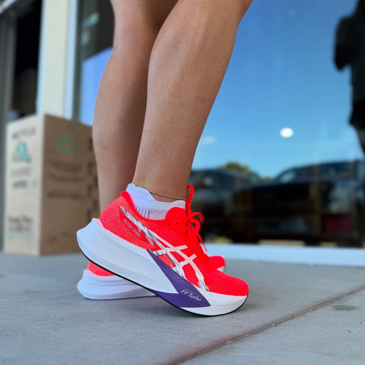 Giiafy chạy bộ Asics Magic Speed ô