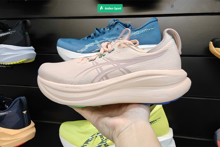 Diện tích đêm giày lớn cùng công nghệ bọt thế hệ mới, cung cấp khả năng hấp thụ mạnh mẽ