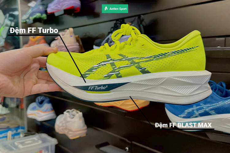 Midsole 2 lớp cung cấp năng lượng bùng nổ trong mỗi bước chạy