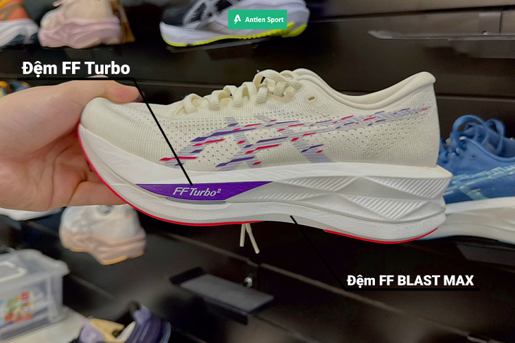 Midsole đệm kép tăng cường hiệu suất tối đa trong từng bước chạy