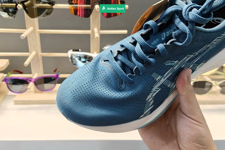 Upper trang bị hệ thống vải thoáng khí nhanh chóng trong mọi môi trường