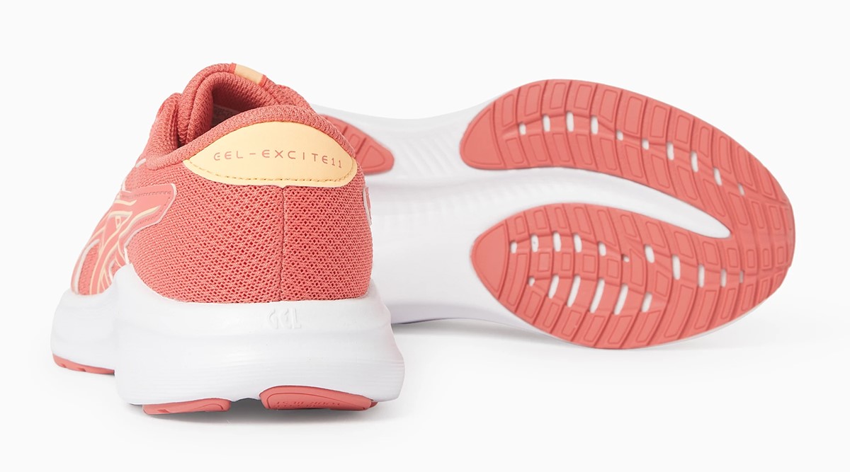 Điểm cộng lớn của giày chạy bộ nữ Asics Gel-Excite 11 là phần đế ngoài FLUIDRIDE™ outsole