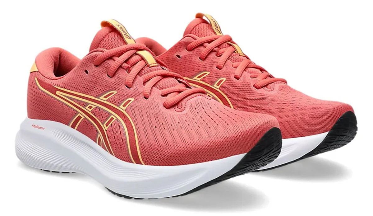 Với Asics Gel-Excite 11, mỗi bước chạy đều được nâng niu bởi lớp PureGEL™ đặt ở gót và AMPLIFOAM™ PLUS trải dọc midsole