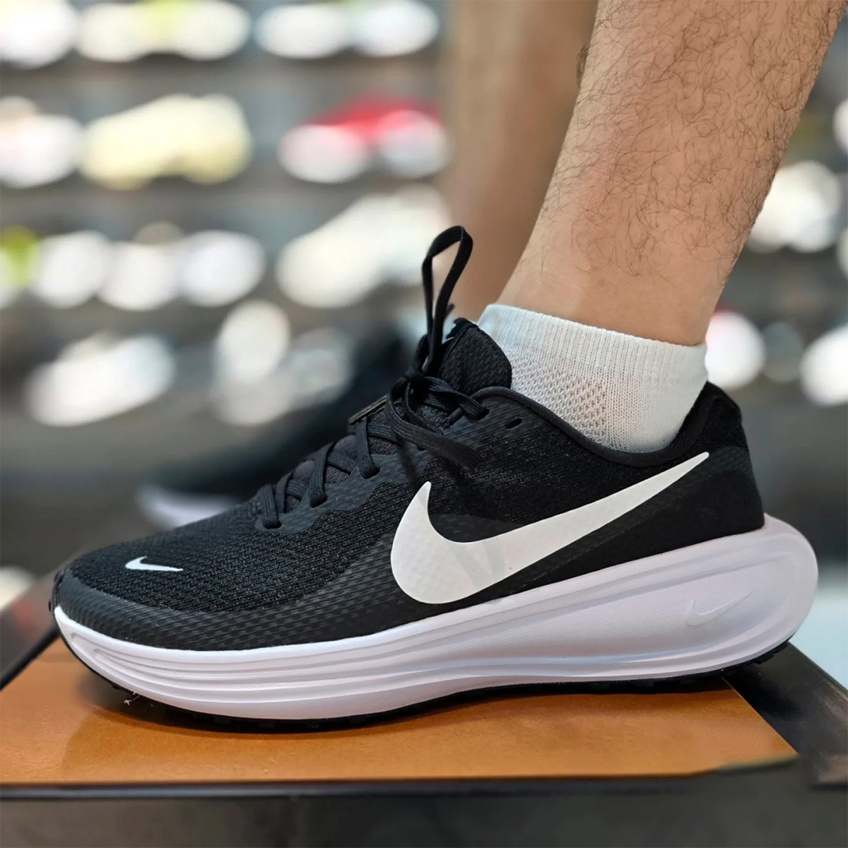 Giày chạy bộ nam Nike Revolution 8