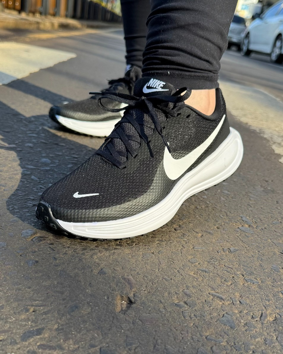 Giày chạy bộ nam Nike Revolution 8