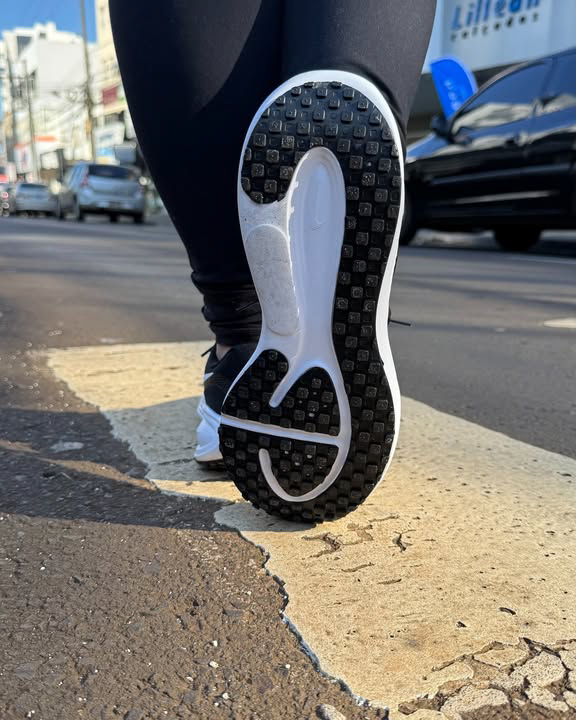 Giày chạy bộ nam Nike Revolution 8