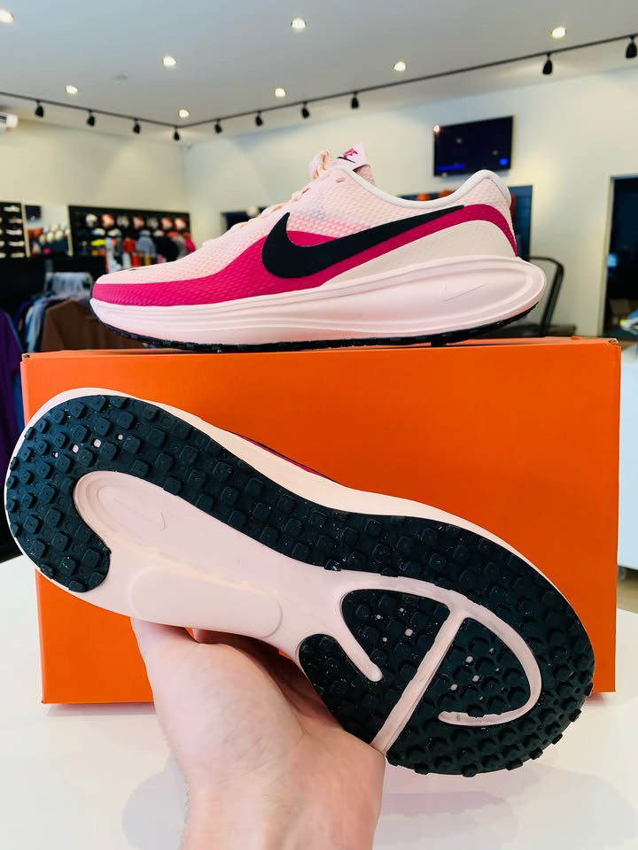 Giày chạy bộ nữ Nike Revolution 8