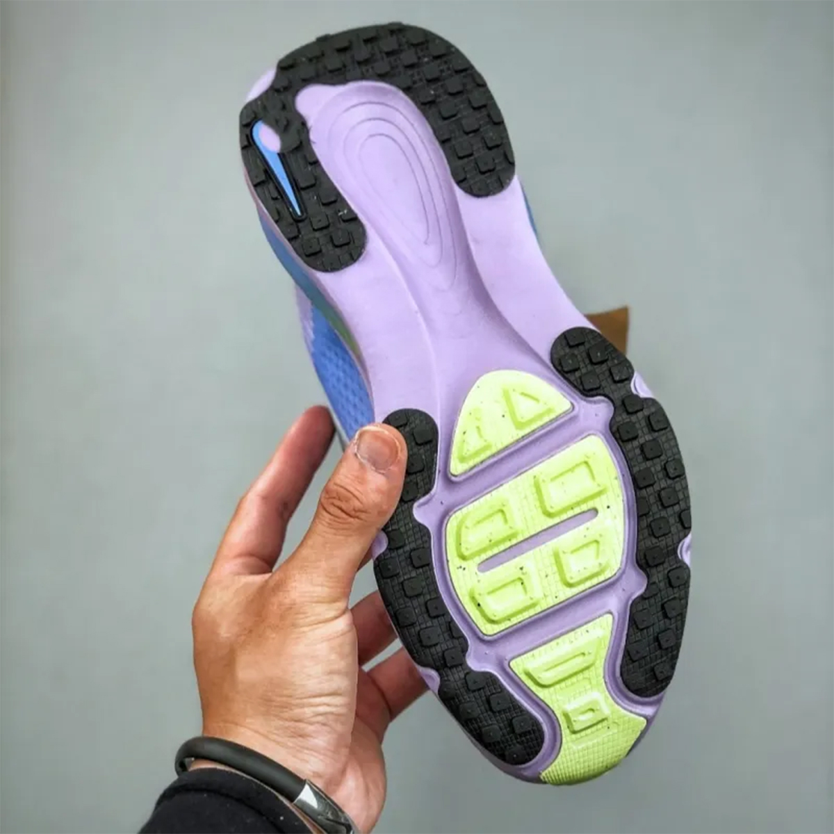 Giày chạy bộ nữ Nike Vomero 18