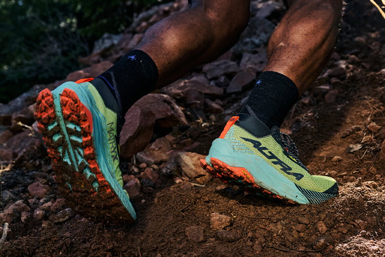 Midsole cung cấp độ ổn định tối đa, giúp bạn giữ được nhịp độ tốt xuyên suốt hành trình