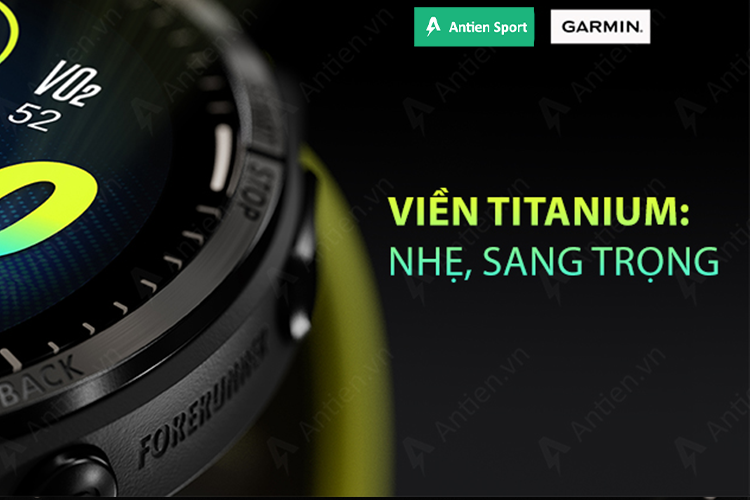 Đồng hồ được bao quanh bởi viền Titan bền, nhẹ