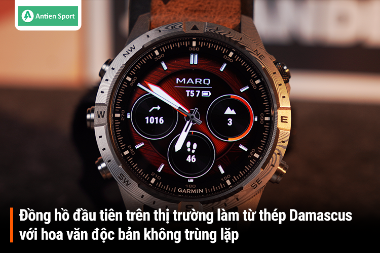 Những vân thép không bao giờ trùng lặp của đồng hồ được chế tác qua 50 công đoạn kỳ công