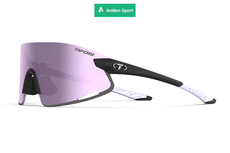 Trang bị chất liệu bền bỉ, giúp kính sẵn sàng chống chịu mọi thách thức khi tập luyện